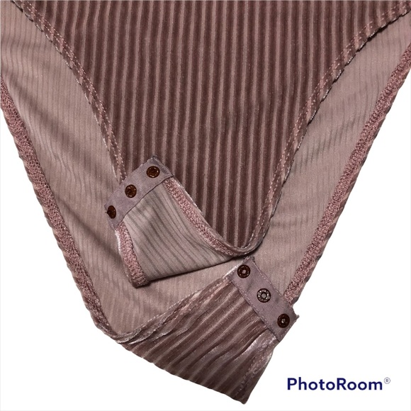 Lettuce Trim Mock Neck Rib-Knit Velvet Bottom Snaps Bodysuit Large - Picture 8 of 8